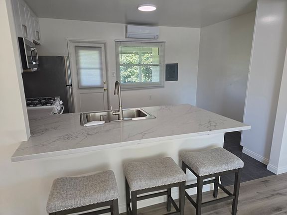 5th image of 1700 Grevelia St #1700E