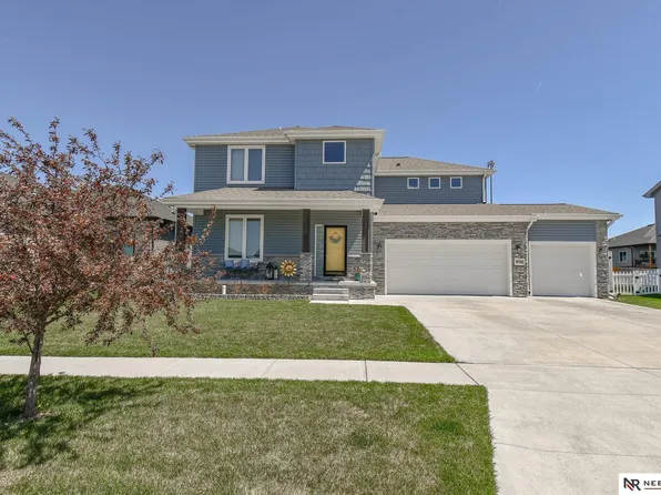 8726 S 82nd St, Lincoln, NE 68516