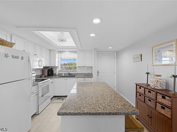 5th image of 16881 Davis Rd APT 126