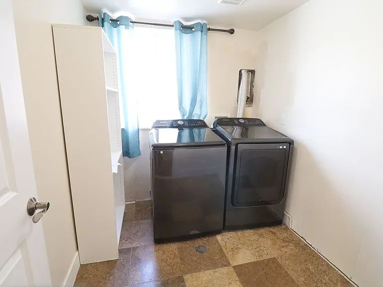 429 N 1340 E — Photo 16