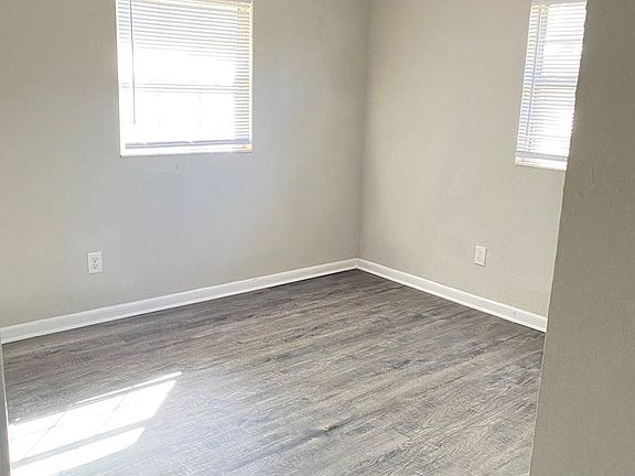 2nd image of 3303 Penton St