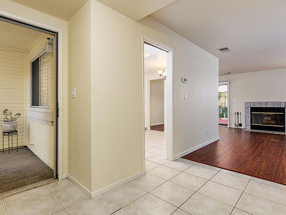 5th image of 281 Heron Dr