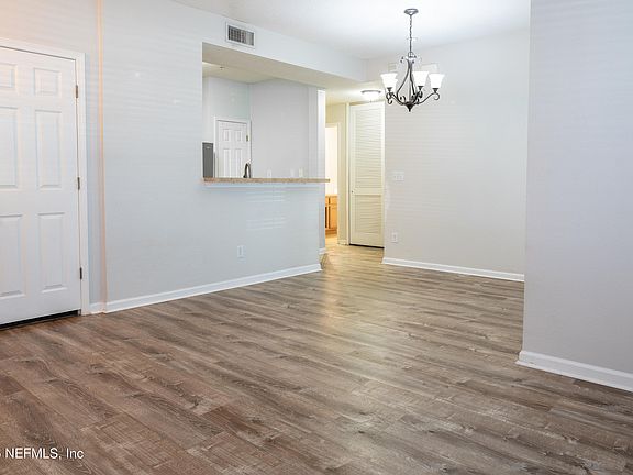 3rd image of 575 OAKLEAF PLANTATION Parkway #1301