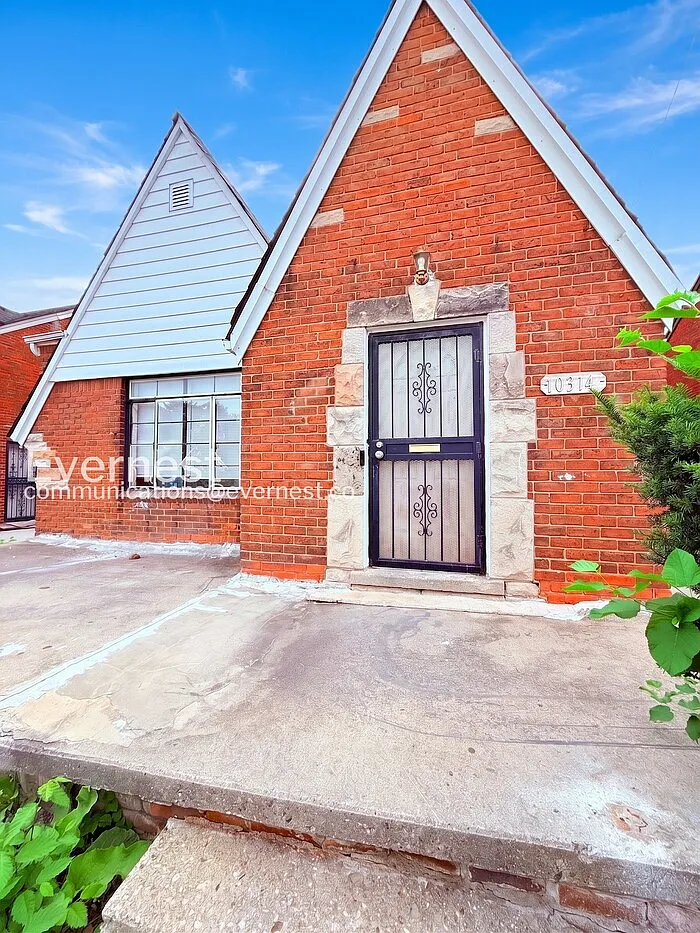 3 bed, 1.0 bath, 1208 sqft, $1,195 — Photo 1