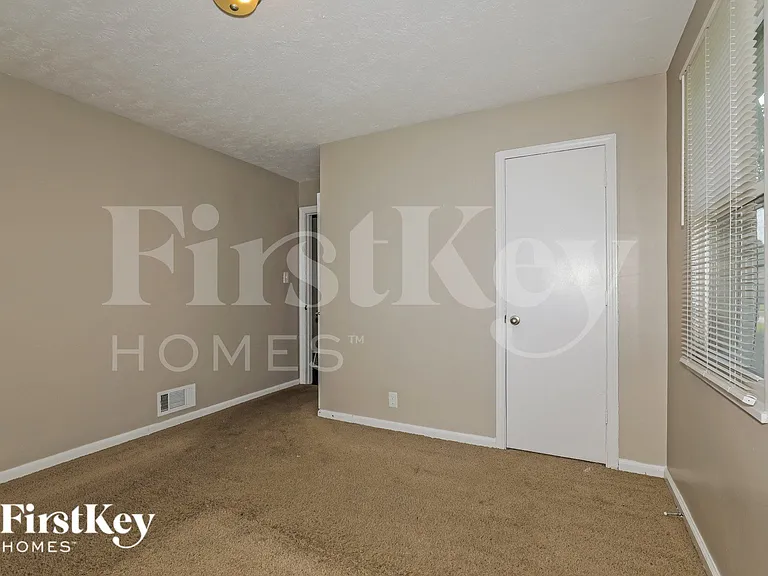 2825 Kessler Blvd — Photo 10