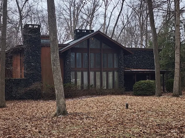 1677 W Forest Rd, Crawfordsville, IN 47933