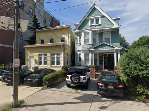 549-551 Pavonia Avenue image 3 of 3