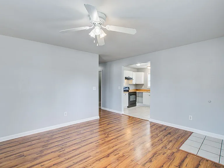 2150 Becker St — Photo 5