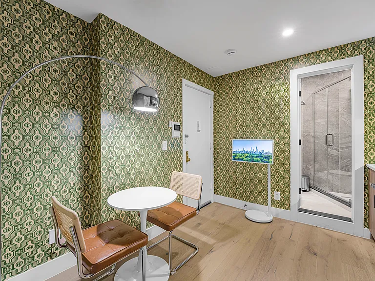 236 W 15th St #13 — Photo 3