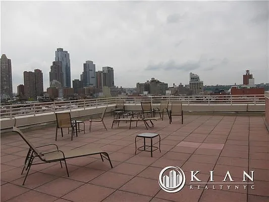 Rented by Kian Realty | media 32