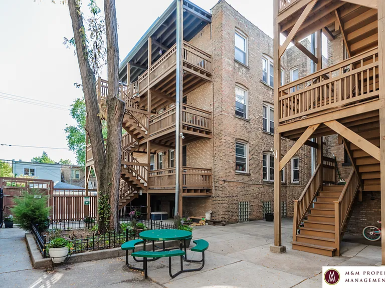 400 N Taylor — Photo 17