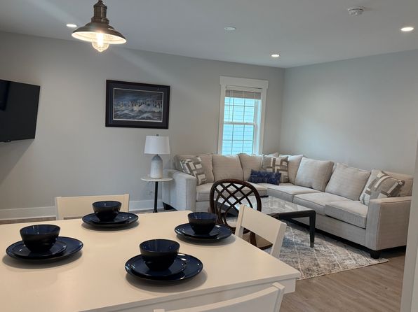 502 Augusta Ave #2