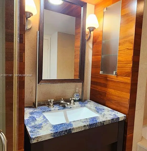 6801 Collins Ave #LPH05 — Photo 24