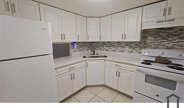 4200 NW 3rd Ct #122 — Photo 3