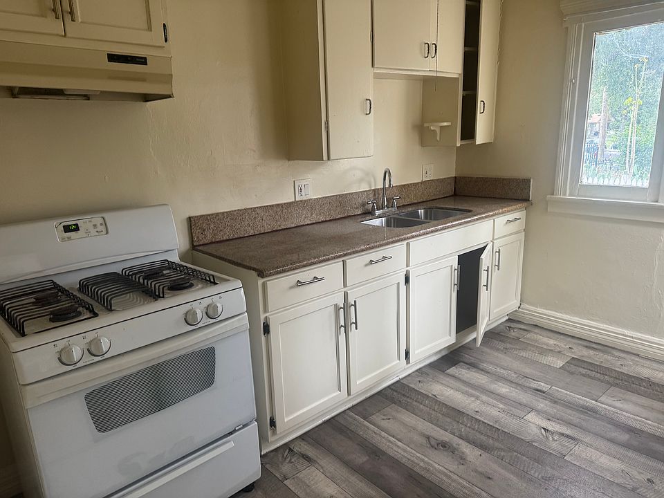 1st image of 567 N Oakland Ave APT 11