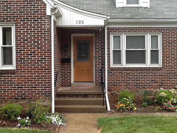 2nd image of 122 Starr St
