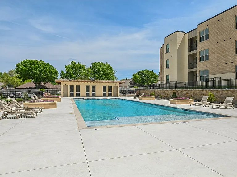 Fort Worth Meadows Apartments — Photo 20