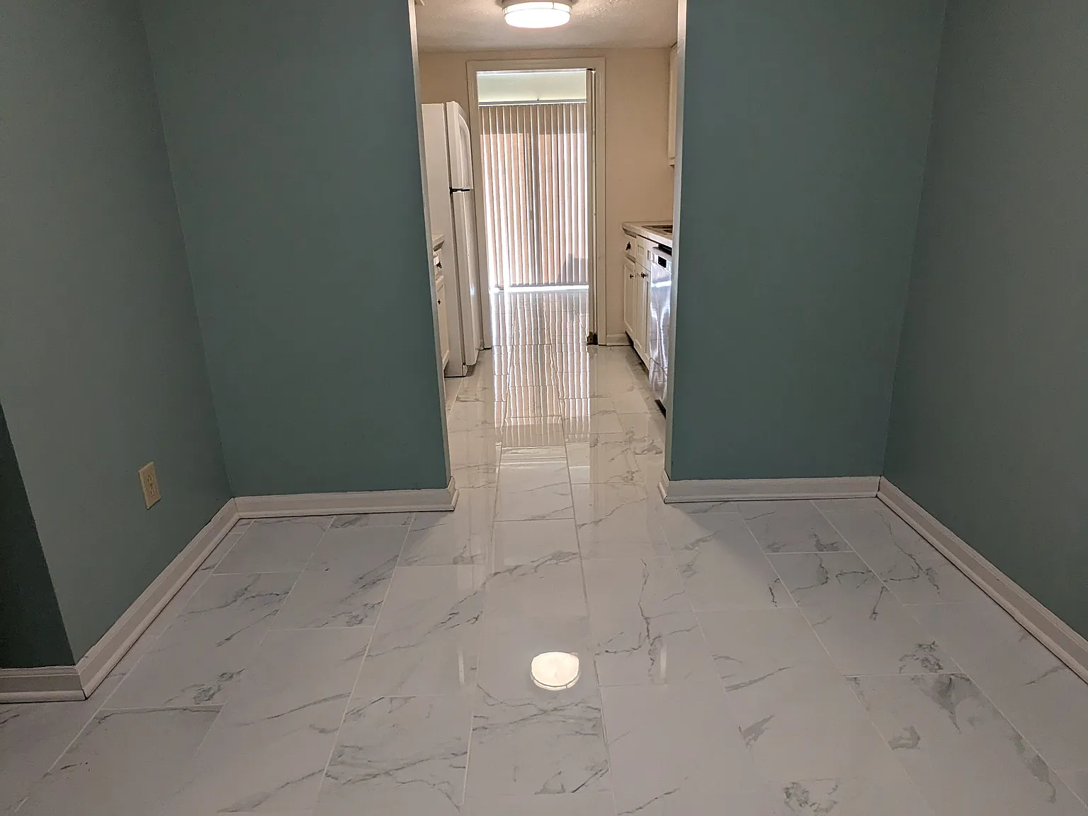 3 bed, 2.5 bath, 1408 sqft, $1,650 — Photo 2
