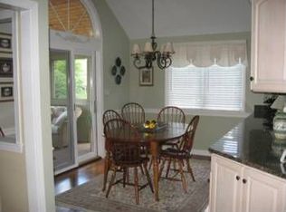 95 Royal Oak Dr, Aurora, OH 44202