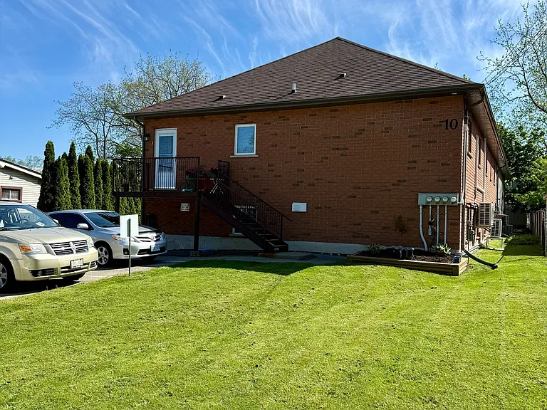 10 Carnegie Ln #2 — Photo 2