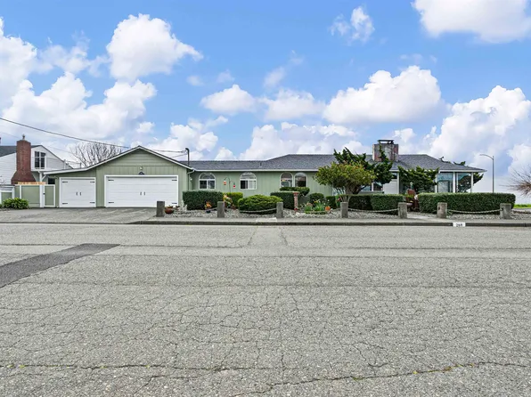 288 W 7th St, Crescent City, CA 95531
