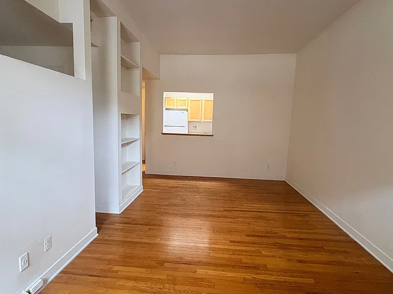 17 W. Preston St — Photo 2