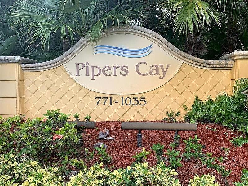 1st image of 858 Pipers Cay Dr