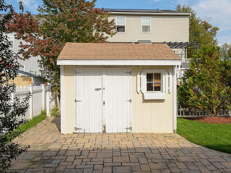1772 Grande View Ave — Photo 11