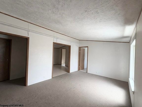 4th image of 462 Spring Hills Rd