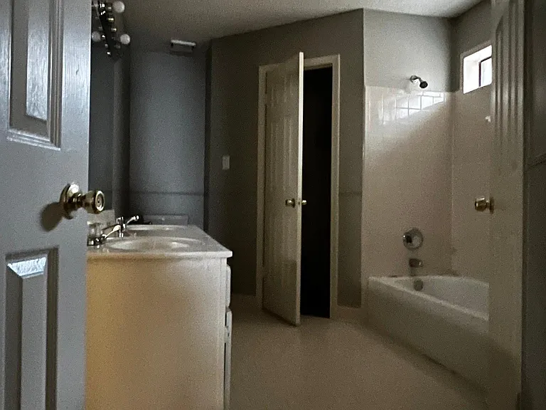 4225 Cedartree Dr — Photo 5