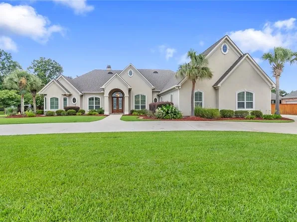 305 Opine Ct, Covington, LA 70433