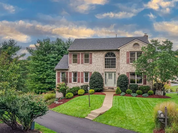 704 Red Barn Ct, Bethel Park, PA 15102