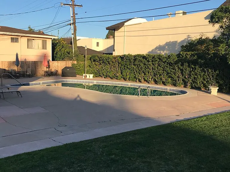 1131 W Duarte Rd — Photo 13