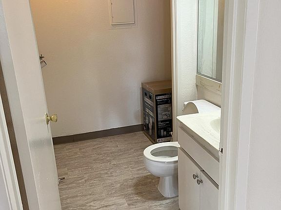 5th image of 1586 Silver Creek Cir