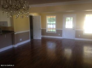 576 E Main St, Philadelphia, MS 39350