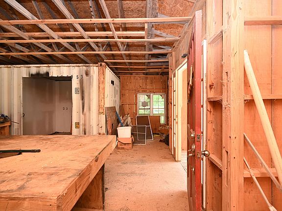 4th image of 122 Hanson Curtis Rd