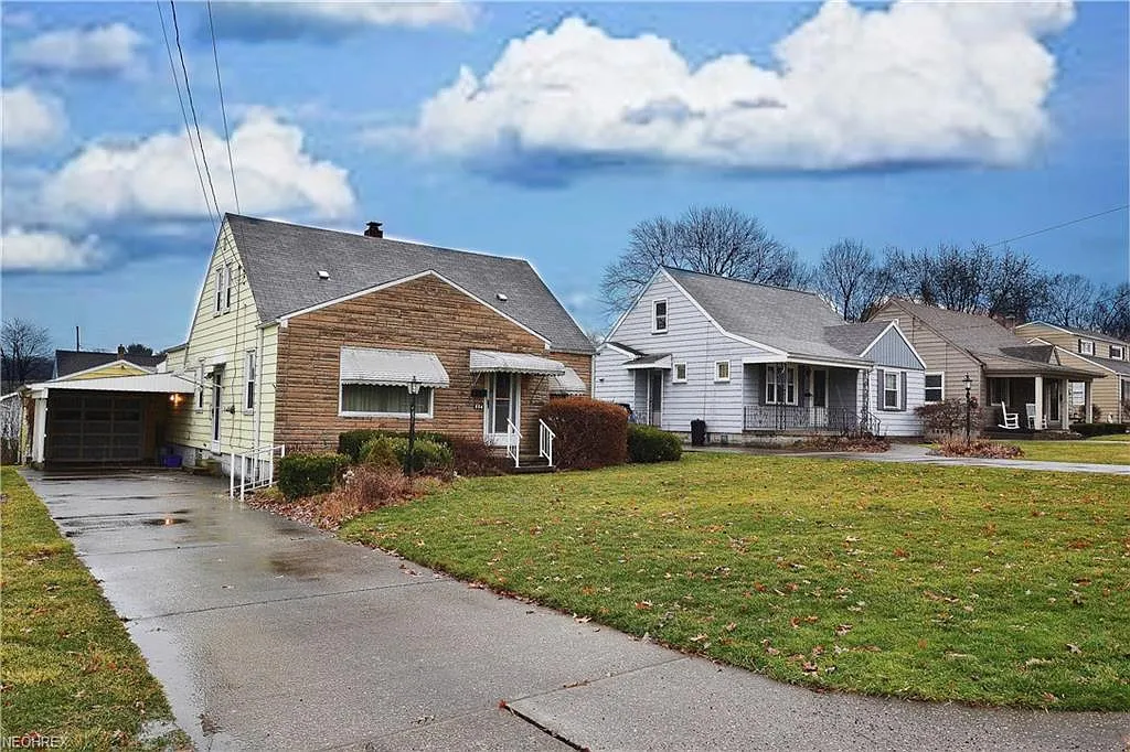 584 Idora Ln photo 1