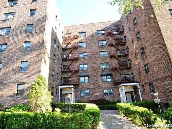 147-14 84 Road #4A, Briarwood, NY 11435