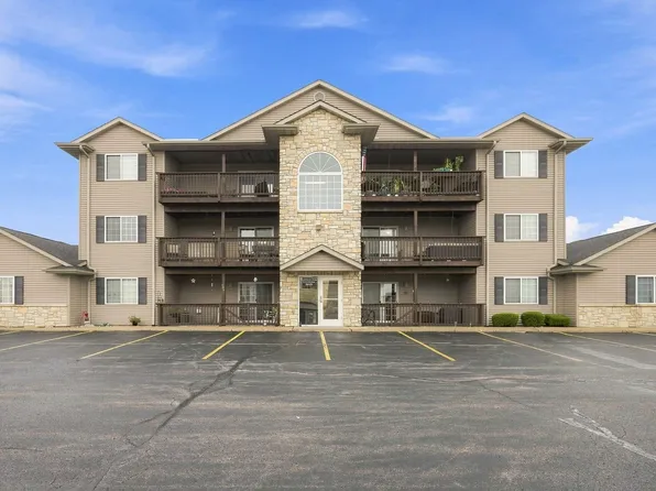3213 S 16th St #203, Eldridge, IA 52748
