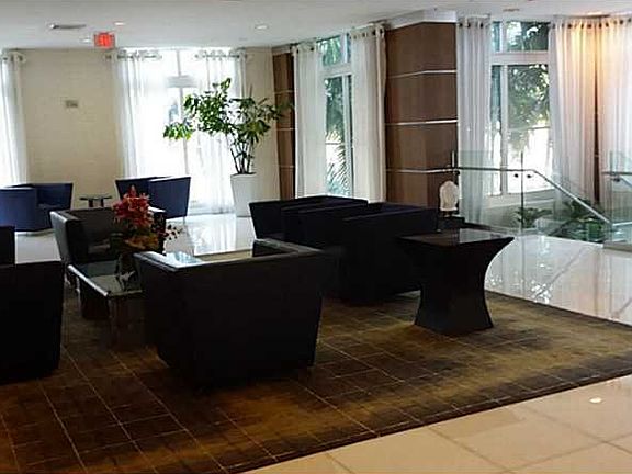 3rd image of 1800 N Bayshore Dr APT 2811