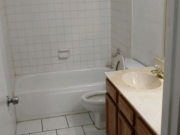 4th image of 8034 Antoine Dr APT 121