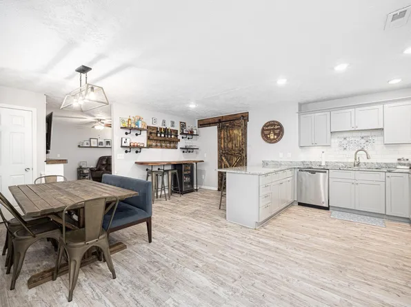 97 E Main St, Alexandria, OH 43001