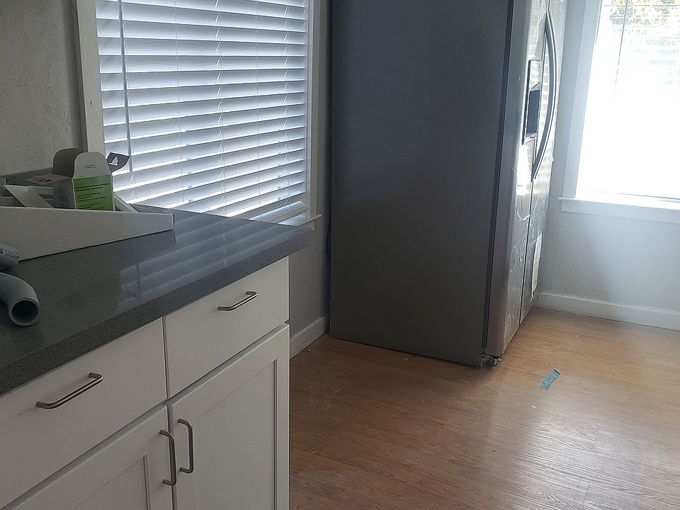 1st image of 2840 Park Ave #C