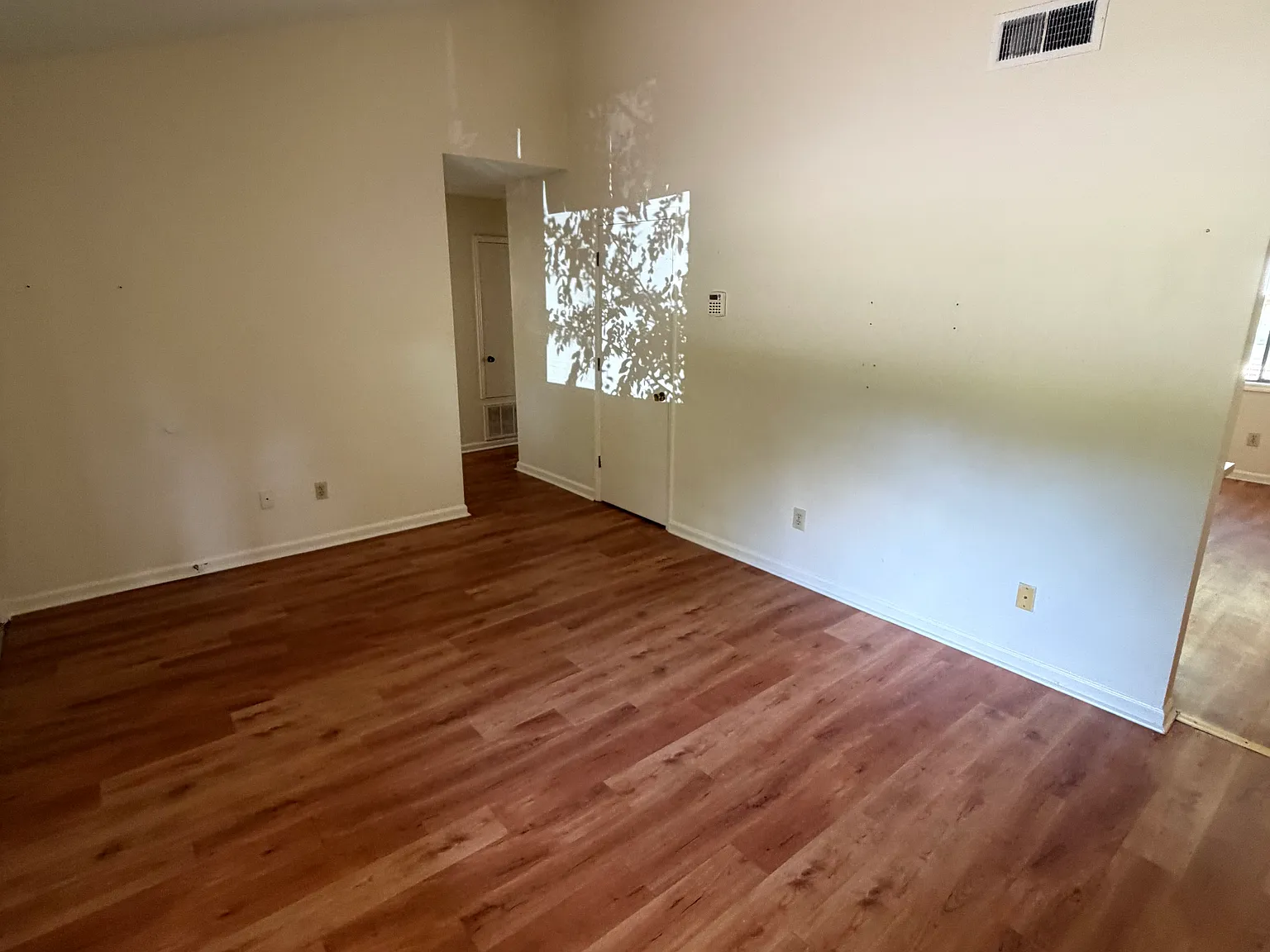 2 bed, 1000 sqft, $940 — Photo 3
