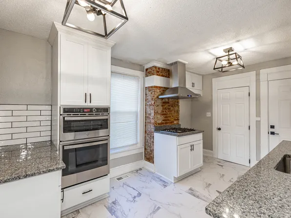 3901 Central St, Kansas City, MO 64111