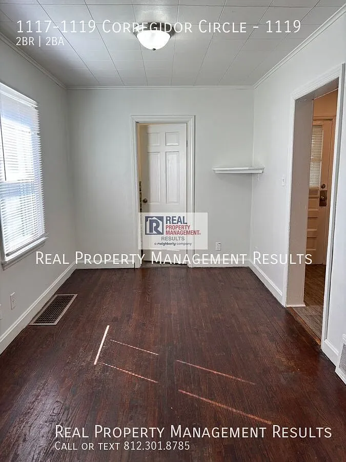 Eastside Duplex with Basement & Garage — Photo 4