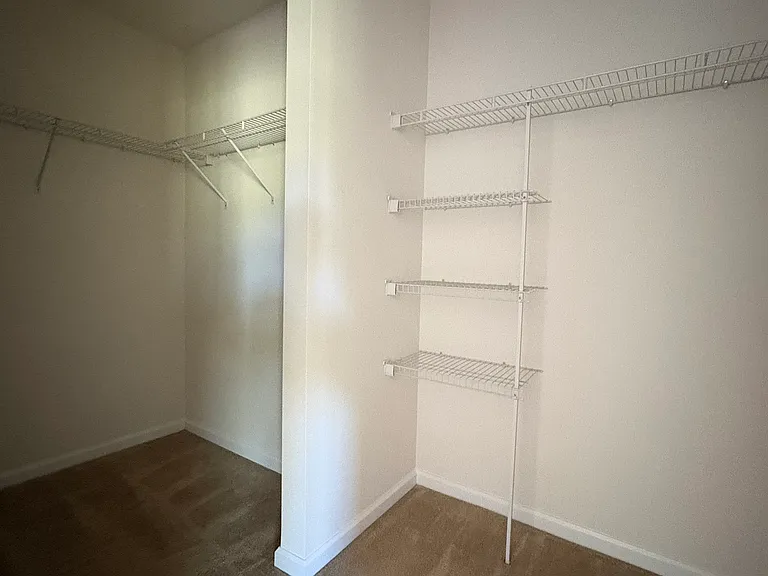 976 King Way — Photo 19