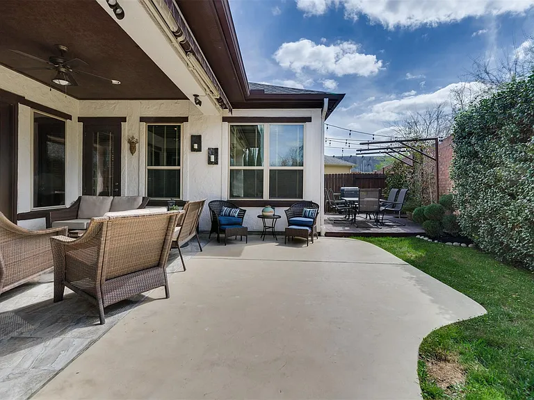1826 Jade Hollow Ln — Photo 41