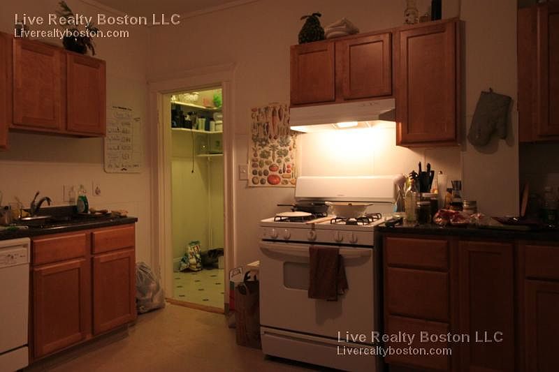 2nd image of 740 Washington St