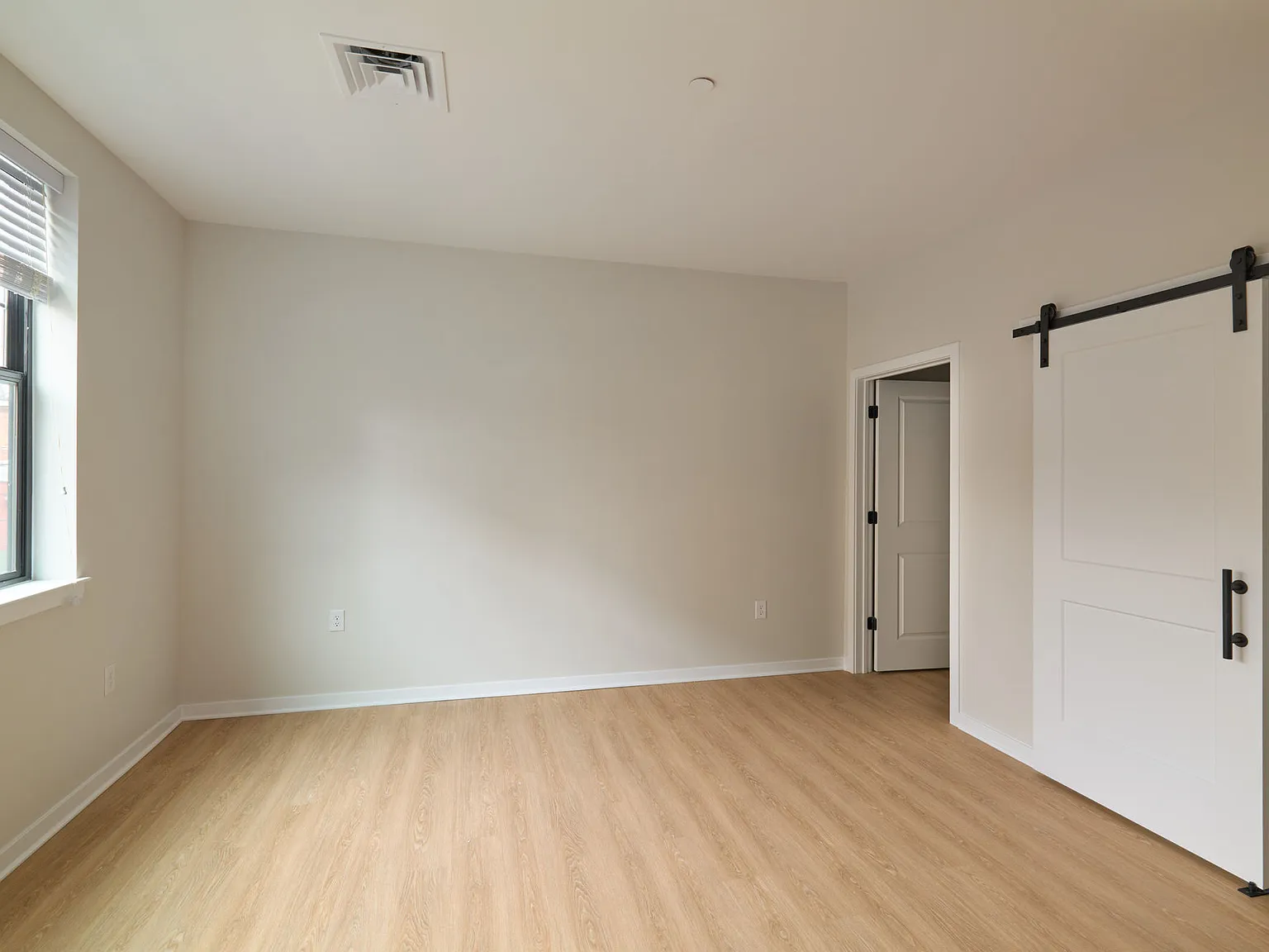 The Seville Apartments — Photo 4